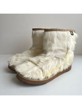 AU&MU White Sheepskin Boots Size 6